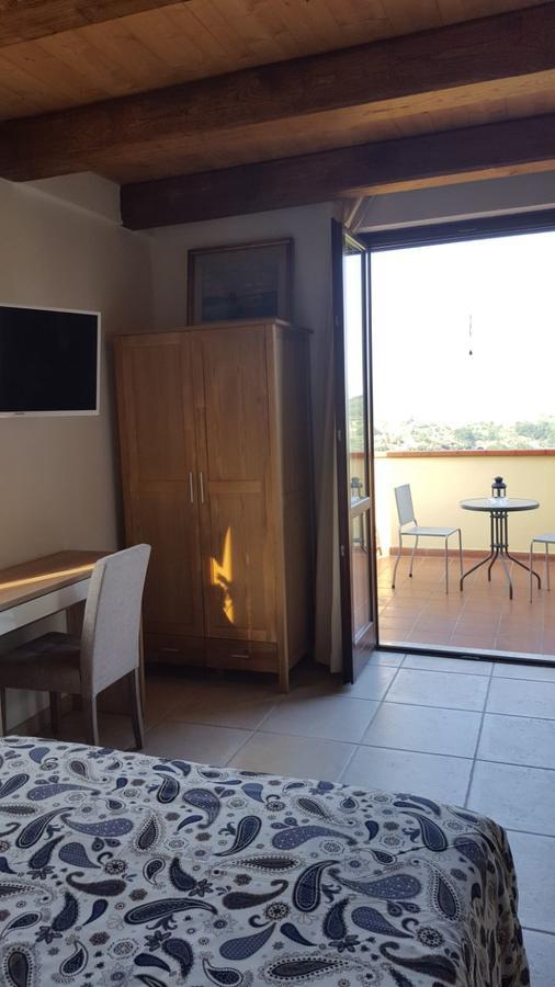 B&B La Taverna Degli Angeli Vezzi Portio Εξωτερικό φωτογραφία