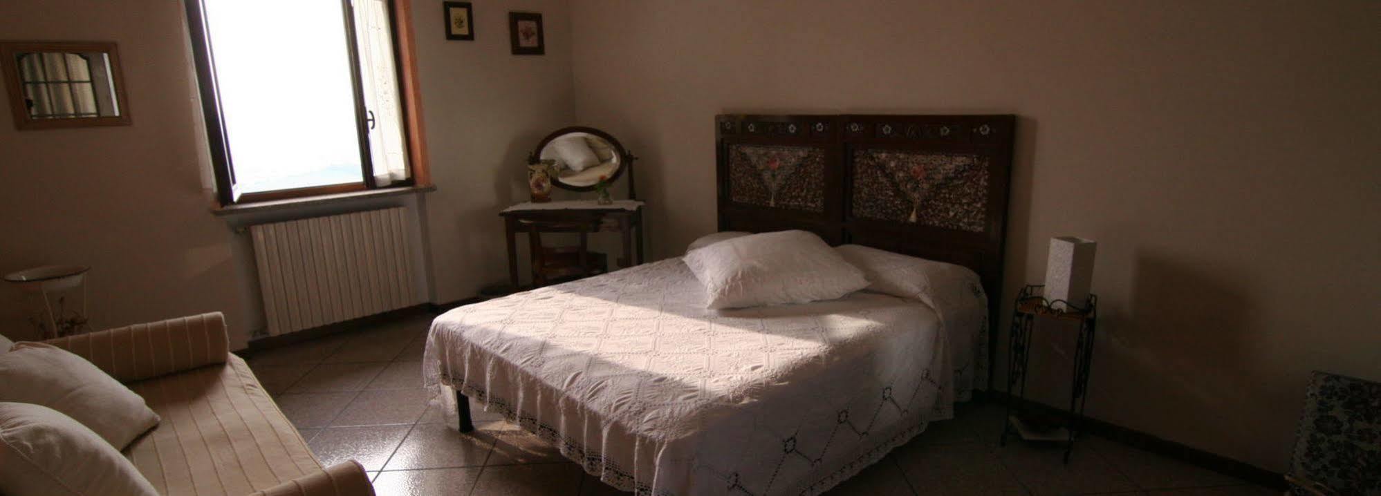 B&B La Taverna Degli Angeli Vezzi Portio Εξωτερικό φωτογραφία